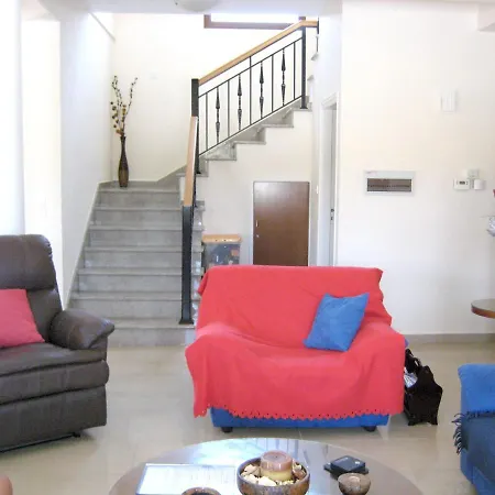 Prázdninový dům With 5 Bedrooms In - 100 Km From The Slopes Paphos