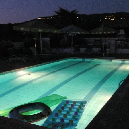With 5 Bedrooms In - 100 Km From The Slopes *