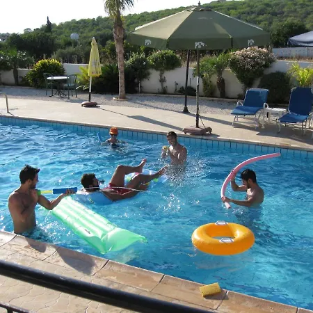 With 5 Bedrooms In - 100 Km From The Slopes Prázdninový dům Paphos
