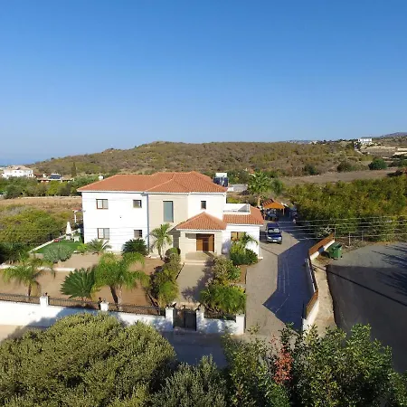 With 5 Bedrooms In - 100 Km From The Slopes * Paphos
