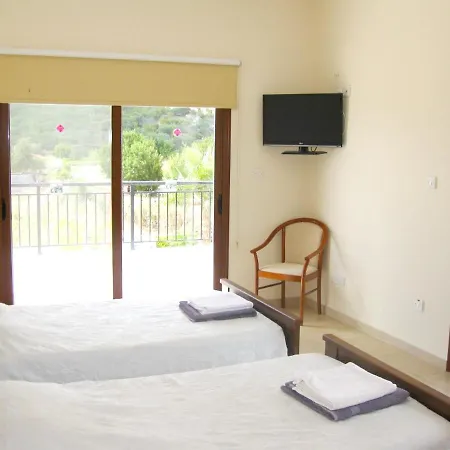 度假居 With 5 Bedrooms In - 100 Km From The Slopes Paphos