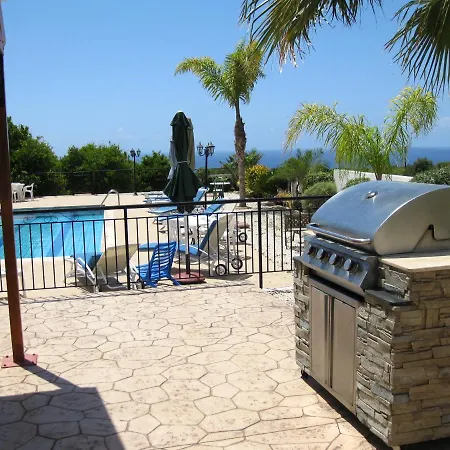 With 5 Bedrooms In - 100 Km From The Slopes Πάφος