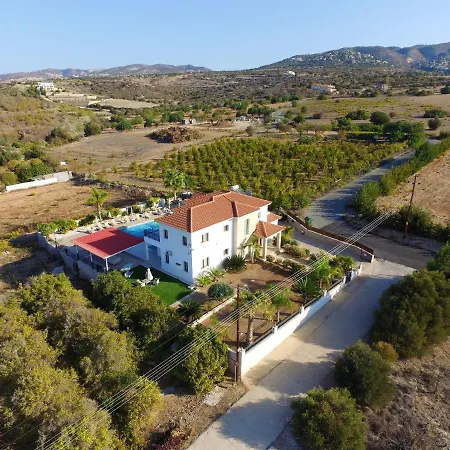 Σπίτι διακοπών With 5 Bedrooms In - 100 Km From The Slopes Πάφος