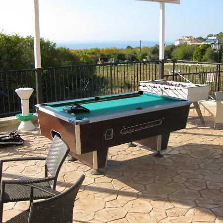 With 5 Bedrooms In - 100 Km From The Slopes *