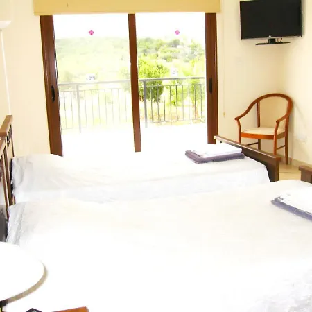 Semesterbostad With 5 Bedrooms In - 100 Km From The Slopes Paphos