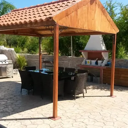 With 5 Bedrooms In - 100 Km From The Slopes * Πάφος