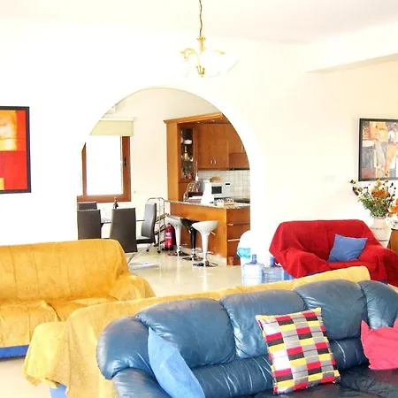 Σπίτι διακοπών With 5 Bedrooms In - 100 Km From The Slopes Πάφος