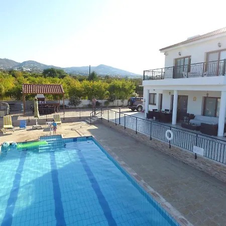 With 5 Bedrooms In - 100 Km From The Slopes Σπίτι διακοπών