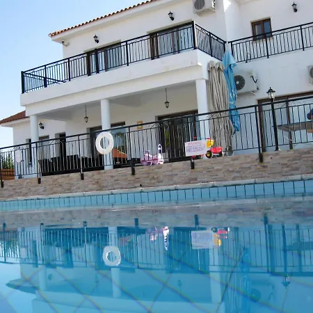 With 5 Bedrooms In - 100 Km From The Slopes *