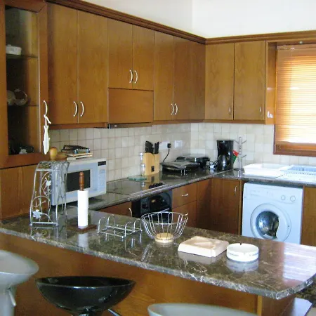 With 5 Bedrooms In - 100 Km From The Slopes Paphos