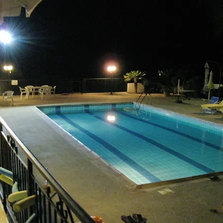 With 5 Bedrooms In - 100 Km From The Slopes Πάφος